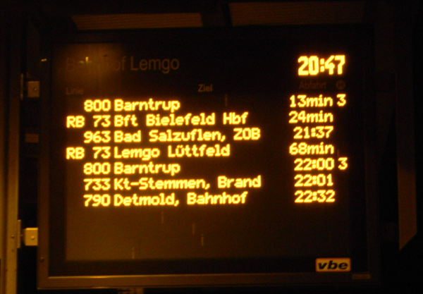 Anzeigetafel Lemgo bei nacht